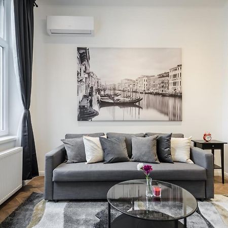 Bpr Sirius Suite With A/C Budapest Kültér fotó