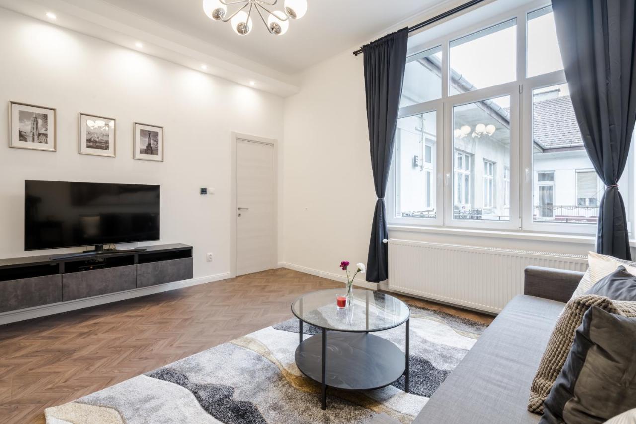 Bpr Sirius Suite With A/C Budapest Kültér fotó