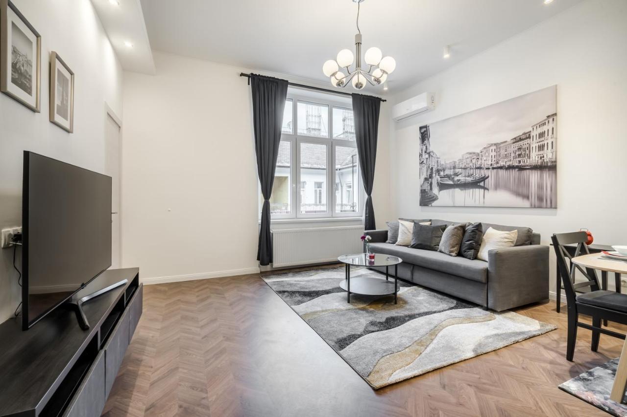 Bpr Sirius Suite With A/C Budapest Kültér fotó